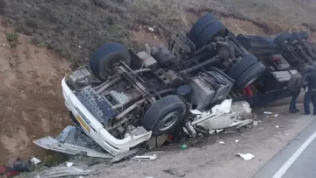 Քաջարան-Մեղրի ավտոճանապարհին բեռնատարը կողաշրջվել է. կա զոհ
