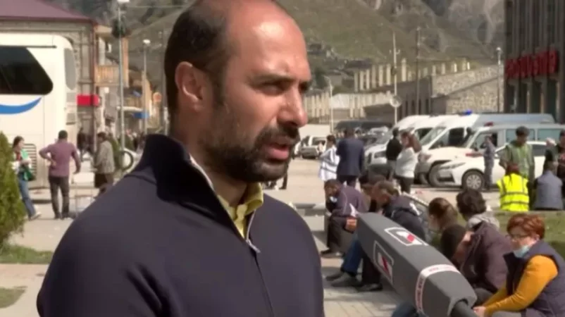 90 ավտոբուսներով գիշերը Ստեփանակերտից ժամանել է մոտ 3 հազար անձ. Վարդան Սարգսյան