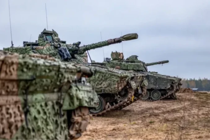 Դանիան ռազմական տեխնիկա և հրամանատարական անձնակազմ է ուղարկել Գրենլանդիա