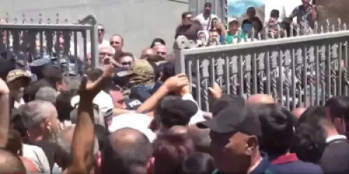 Մայր Աթոռի դարպասները կրկին փակվեցին