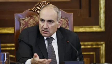 Թե ինչպես էր «սրբազանը» պատերի տակ գյուլլում. Փաշինյանի գրառումը