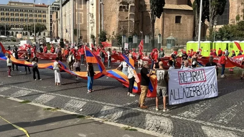 Photos: "Say No to War and Yes to Peace" - Armenians in Italy Demand Ban on Arms Sales to Azerbaijan