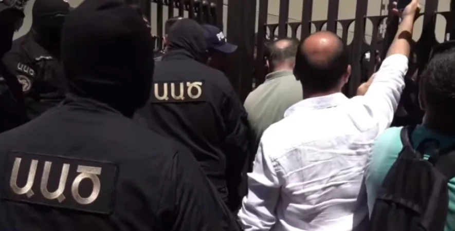 ԱԱԾ-ն Միքայել Սրբազանին կոչ է արել չթաքնվել . որոշում է կայացվել