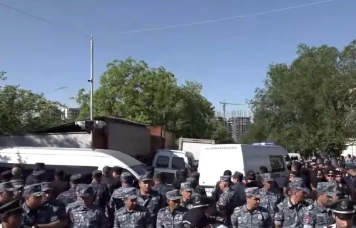 Միքայել սրբազանին տեղափոխեցին ՔԿՀ. պաշտպանները կբողոքարկեն որոշումը