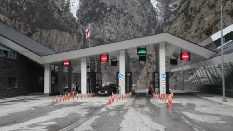 Լարսը փակ է բեռնատարների համար