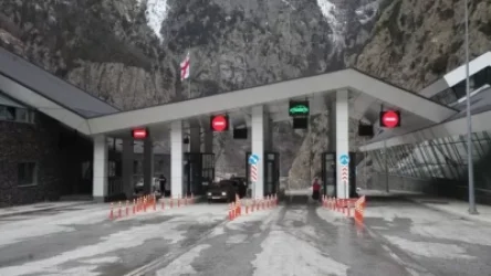 Լարսը փակ է բեռնատարների համար