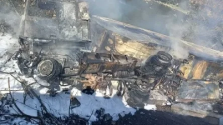 Բեռնատարը կողաշրջվել է և ամբողջովին այրվել