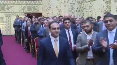 ՏԵՍԱՆՅՈՒԹ․ Ո՞վ ոտքի չկանգնեց Ավինյանի մուտքի ժամանակ