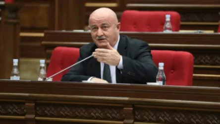 Միքայել Սրբազանը պարտավոր է իր դիրքորոշումը փոխել. Հովիկ Աղազարյան