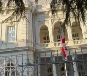 Վրաստանում ԵՄ դրոշը հանվել է նախագահական նստավայրից