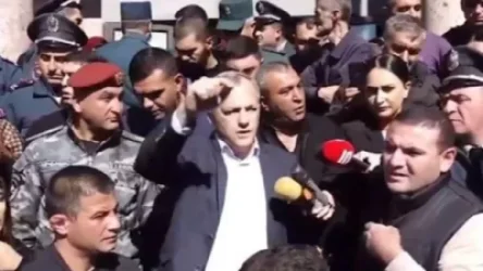 Ո՞վ է դրդել արցախցիներին բողոքի ակցիա կազմակերպել Արցախի ներկայացուցչության դիմաց. armlur