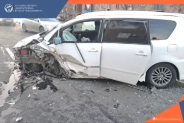 Խոշոր վթար՝ Հերացի փողոցում․ 4 մեքենա իրար է բախվել․ տուժածների թվում՝ երեխաներ են