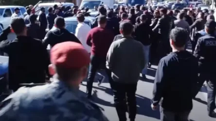 ԼՂ ներկայացուցչության շենքի դիմաց անկարգությունների կասկածանքով 10 անձ ձերբակալվել է