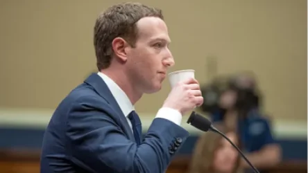 Ցուկերբերգին դուրս են հանել Սպիտակ տնից