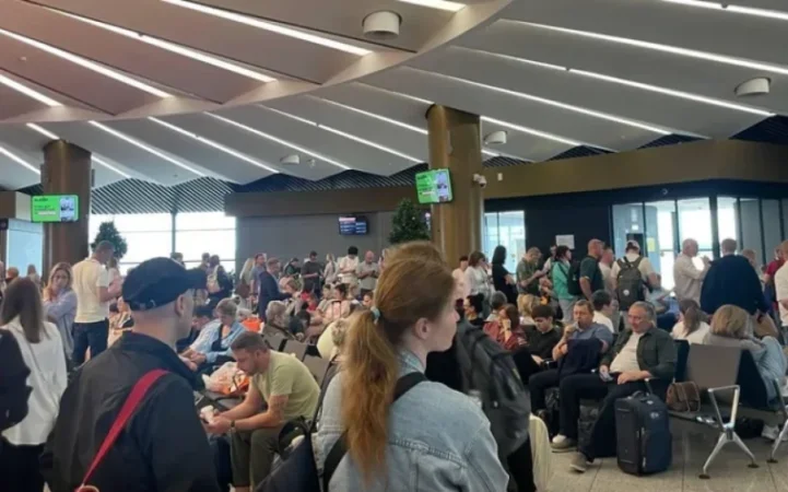 Մոսկվայի օդանավակայաններից մեկում հարյուրավոր չվերթներ են հետաձգվել