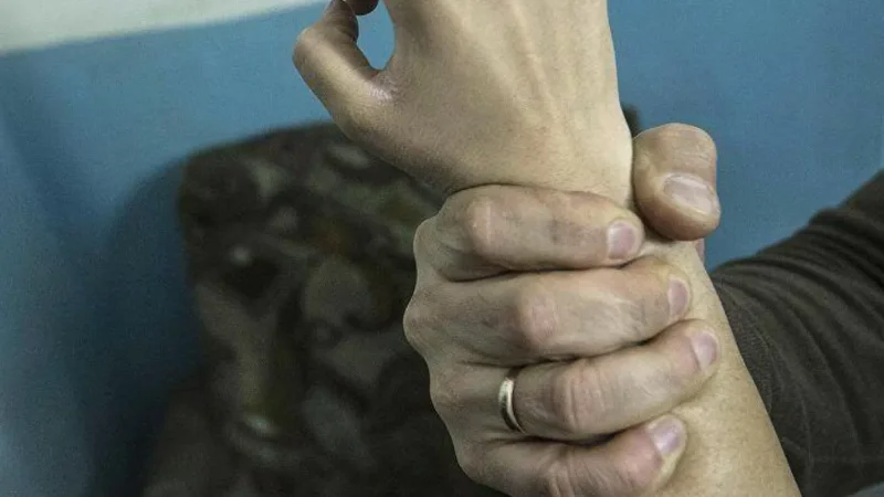 Ամուսինը մկրատով հարվածներ է հասցրել կնոջ դեմքին, հատուկ լուծույթ լրցրել վրան՝ փորձելով հրկիզել. ՔԿ