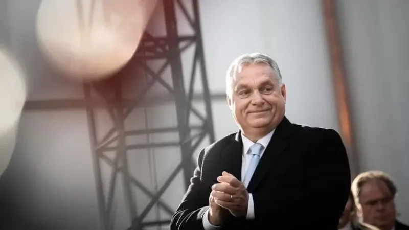 Photo: 'Winter is Coming' - Hungarian Prime Minister Shares Image in Kazakh National Costume