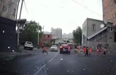 Երևանում կինը, որ երեխաներին անկացրել էր փողոցի չթույլատրված հատվածով հայտնաբերվել է
