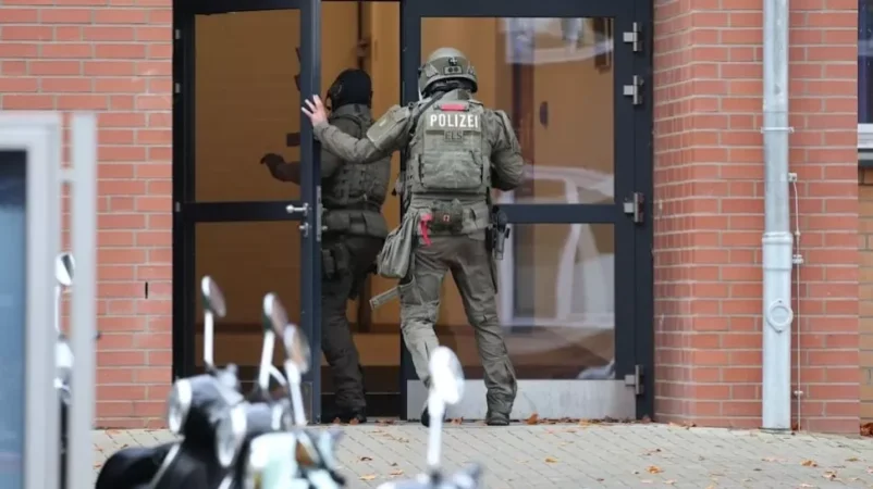 Համբուրգի ոստիկանությունը ձերբակալել է չորս դեռահասների, որոնք պատանդներ են վերցրել երկու դպրոցներում