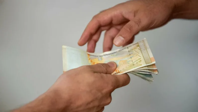 Մանրամասներ՝ ձերբակալված երկու պաշտոնյայի և նրանց կաշառք տված անձանց վերաբերյալ