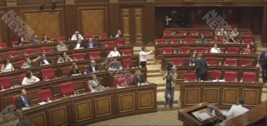 Թեժ իրավիճակ՝ Ազգային ժողովում․ պատգամավորը դուրս հրավիրվեց