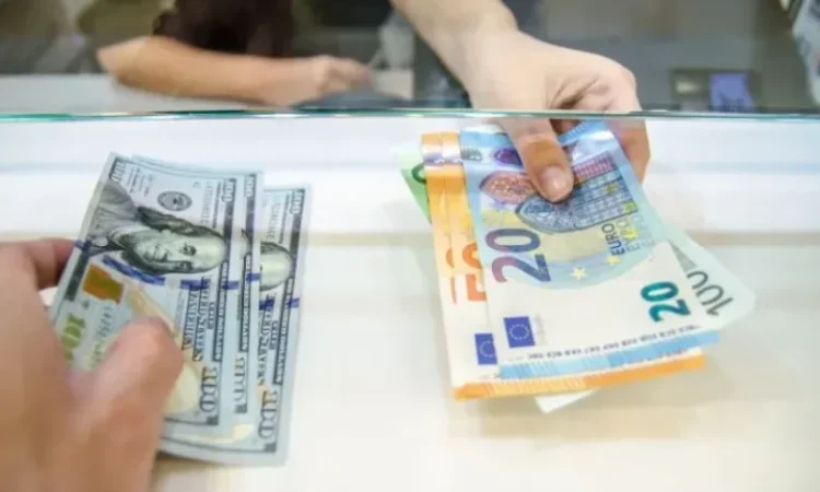 Ռուբլին շարունակում է թանկանալ, իսկ դոլարը՝ էժանանալ. փոխարժեքն այսօր