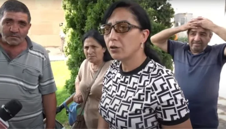 Շենքը քանդվում է, լցված է օձերով ու կարիճներով․ Վարդաշենի հանրակացարանի բնակիչների բողոքի ակցիան