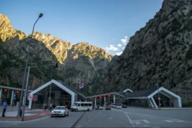 Լարսը փակվել է բոլոր տեսակի տրանսպորտային միջոցների համար