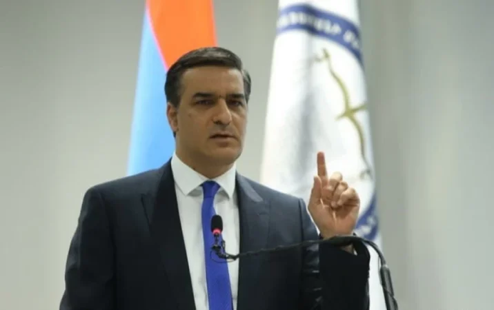 Այս գործընթացն ավելի շատ հարցեր է առաջացնում, քան խաղաղության մասին հուշում. Թաթոյան