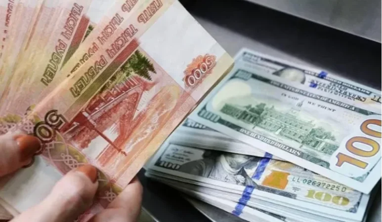 Դոլարն էժանացել է, ռուբլին՝ թանկացել․ փոխարժեքն՝ այսօր