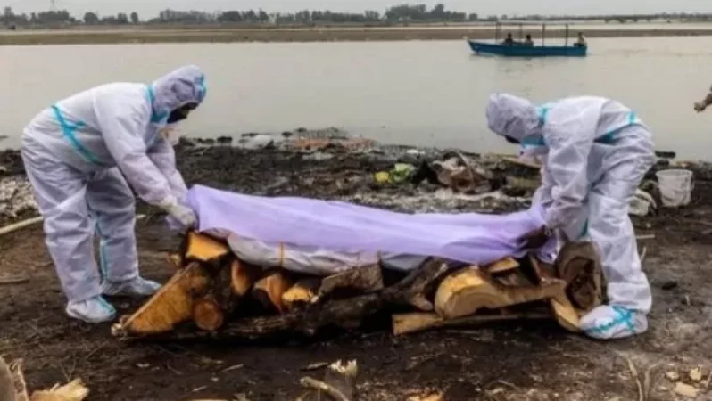Հնդկաստանում Գանգա գետից դուրս են բերել COVID-19-ից մահացածների վեց մարմին