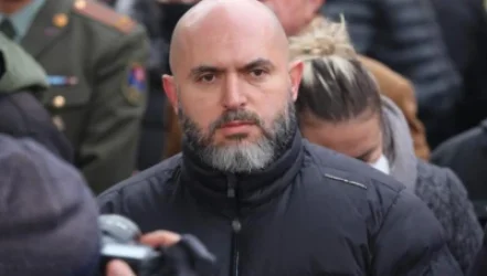 Միքայել Սրբազանին տեսնում ենք ապակե պատի ետևում՝ ոչ մի բանի համար. Արմեն Աշոտյան