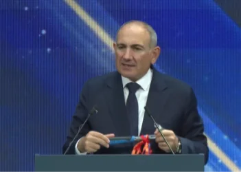 «Պողպատե մանդատը» գործում է թե՛ միլիարդատերերի, թե՛ արքեպիսկոպոսների դեպքում. Փաշինյանը՝ «մուրճի ստեղծարար ուժի» մասին