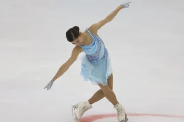 ՏԵՍԱՆՅՈՒԹ. 16-ամյա գեղասահորդուհի Ադելիա Պետրոսյանը կանանց մենասահքի Ռուսաստանի առաջնության չեմպիոն