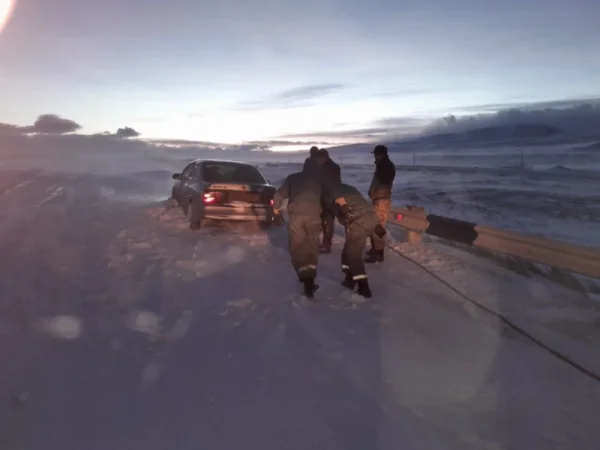 ԼՈՒՍԱՆԿԱՐՆԵՐ․ Ավտոմեքենան դուրս է եկել ճանապարհի երթևեկելի հատվածից և արգելափակվել ձյան մեջ