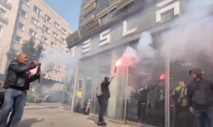 Փարիզում ցուցարարները ներխուժել են Tesla-ի ավտովաճառքի կենտրոն