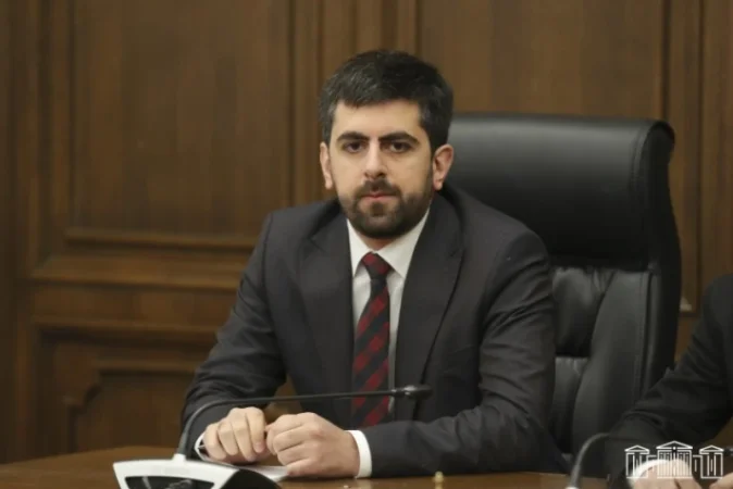 Ադրբեջանի անդադար նախապայմանն է` Հայաստանի սահմանադրությունը փոփոխվի. Խանդանյան