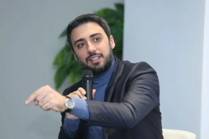 Դիմում եմ  Արմինե Մելիքսեթյանի կարգապահական հեռացման հարցի քննարկման նպատակով. Արամ Վարդևանյան