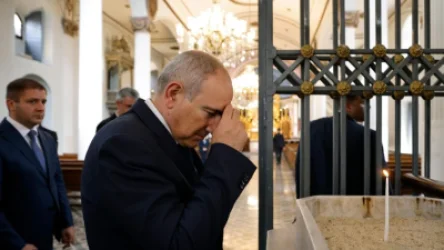 Նիկոլ Փաշինյանը Արմավիրի մարզի Մրգաշատ գյուղի Սուրբ Աստվածածին եկեղեցում մասնակցել է կիրակնօրյա պատարագի