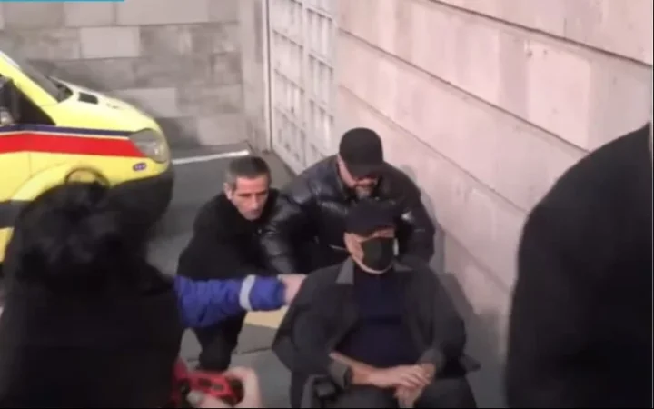 ՊԵԿ նախկին նախագահին դատարան բերեցին շտապօգնության մեքենայով և անվասայլակով