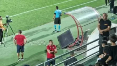 Վարդան Մինասյանը կարմիր քարտ ստանալուց հետո հարվածել ու կոտրել է մրցավարական սեղանը