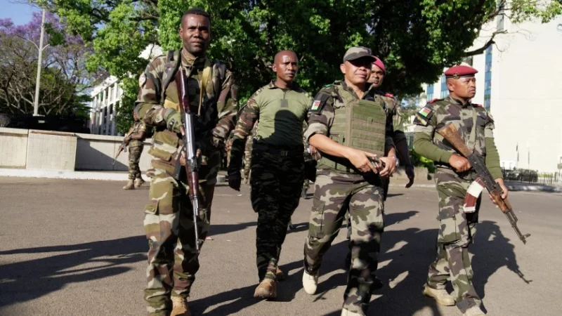 Մադագասկարում իշխանությունը անցել է զինվորականների ձեռքը