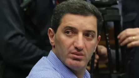 Լսում ե՞ք, թե ինչ ա բարբաջում Առողջապահության նախարարի աթոռին նստած անձը. Պետրոսյան