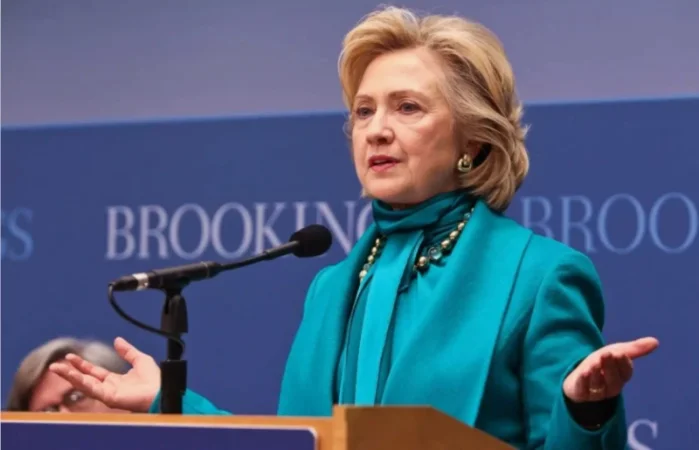 Դուք ռազմական հանցագործ եք. ցուցարարը՝ Հիլարի Քլինթոնին