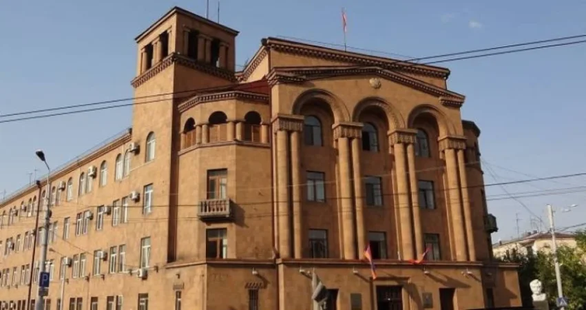 ՆԳՆ-ն՝ Գյումրու մանկապարտեզները փակելու և հրապարակ շտապելու դեպքերի մասին