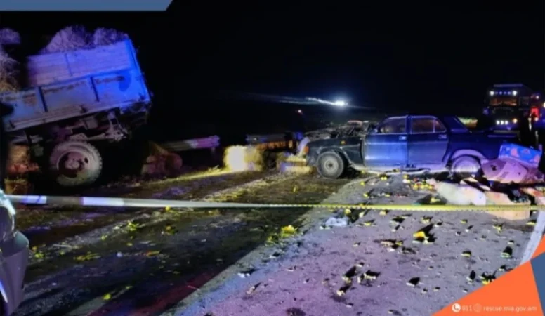 Ողբերգական ավտովթար Արմավիր-Գյումրի ճանապարհին. բեռնատարներ են բախվել