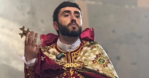 Լարված իրավիճակ Հովհաննավանքում. կարգալույծ եղած Տեր Արամը չի լքում եկեղեցին