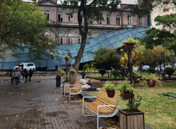 Կառուցապատողը կփոխհատուցի Մարգարյան հիվանդանոցի մոտ վնասված մեքենաների վնասը