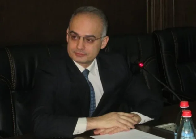 Խնդրում եմ ինձ տաք լիազորություն Ձեր անունից մասնակցելու Փաշինյանի հետ բանավեճին. Զուրաբյանը՝ Տեր-Պետրոսյանին