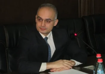 Խնդրում եմ ինձ տաք լիազորություն Ձեր անունից մասնակցելու Փաշինյանի հետ բանավեճին. Զուրաբյանը՝ Տեր-Պետրոսյանին